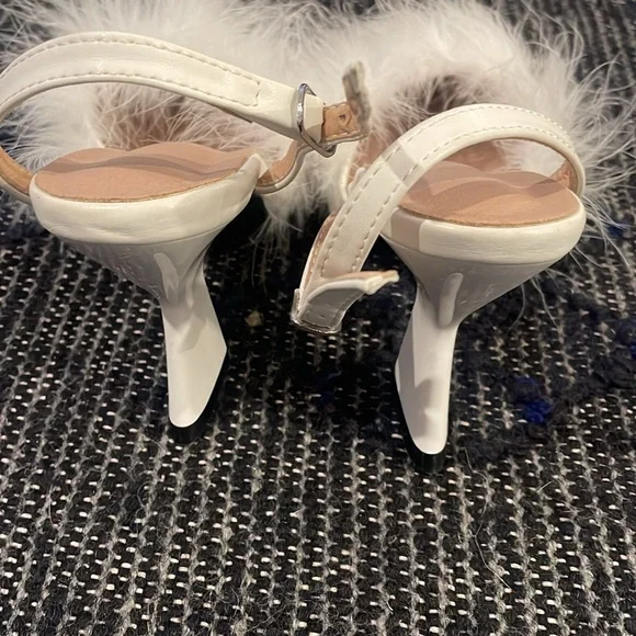 White feather heels - Picture 4 of 4